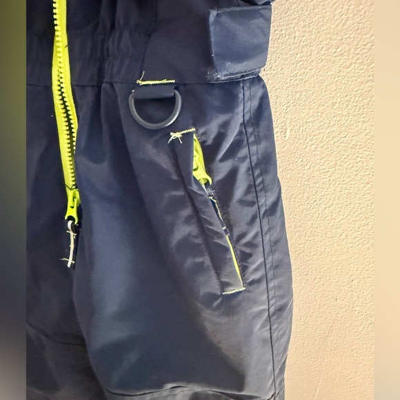 Amazon Essentials Toddler 3T Water Resistant Ski and Snow Bib Overalls - Picture 5 of 9